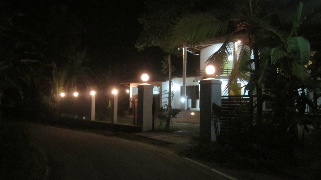 The Breeze Pinnawala Pinnawala  Buitenkant foto